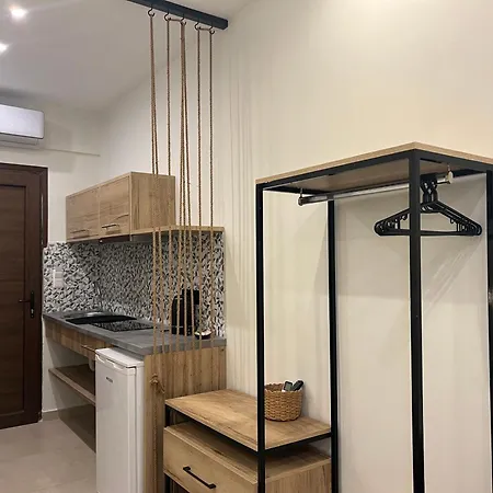 Elenasrooms Apartman