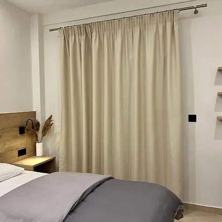 Elenasrooms Apartman *