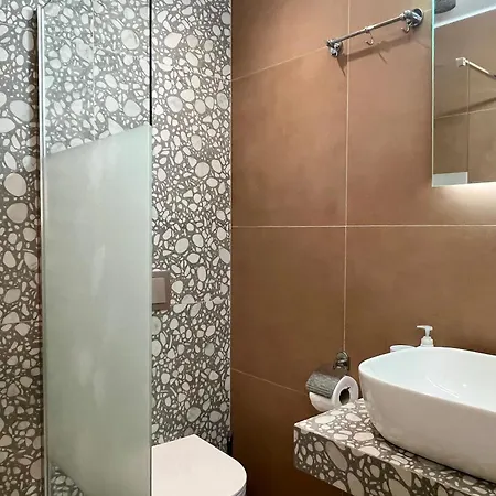 Elenasrooms Apartman *